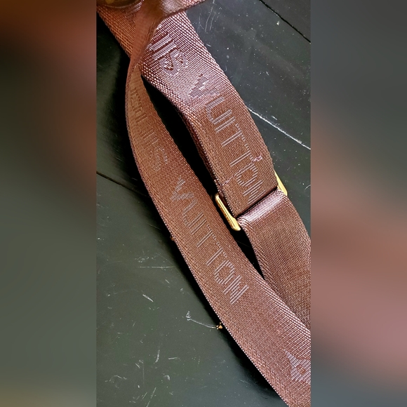 Authentic LOUIS VUITTON Trousse De Toilette 23 Crossbody Bag - Picture 13 of 13